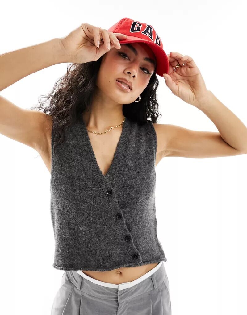 

Антрацитовый вязаный жилет ASOS Design с асимметричной планкой на пуговицах спереди