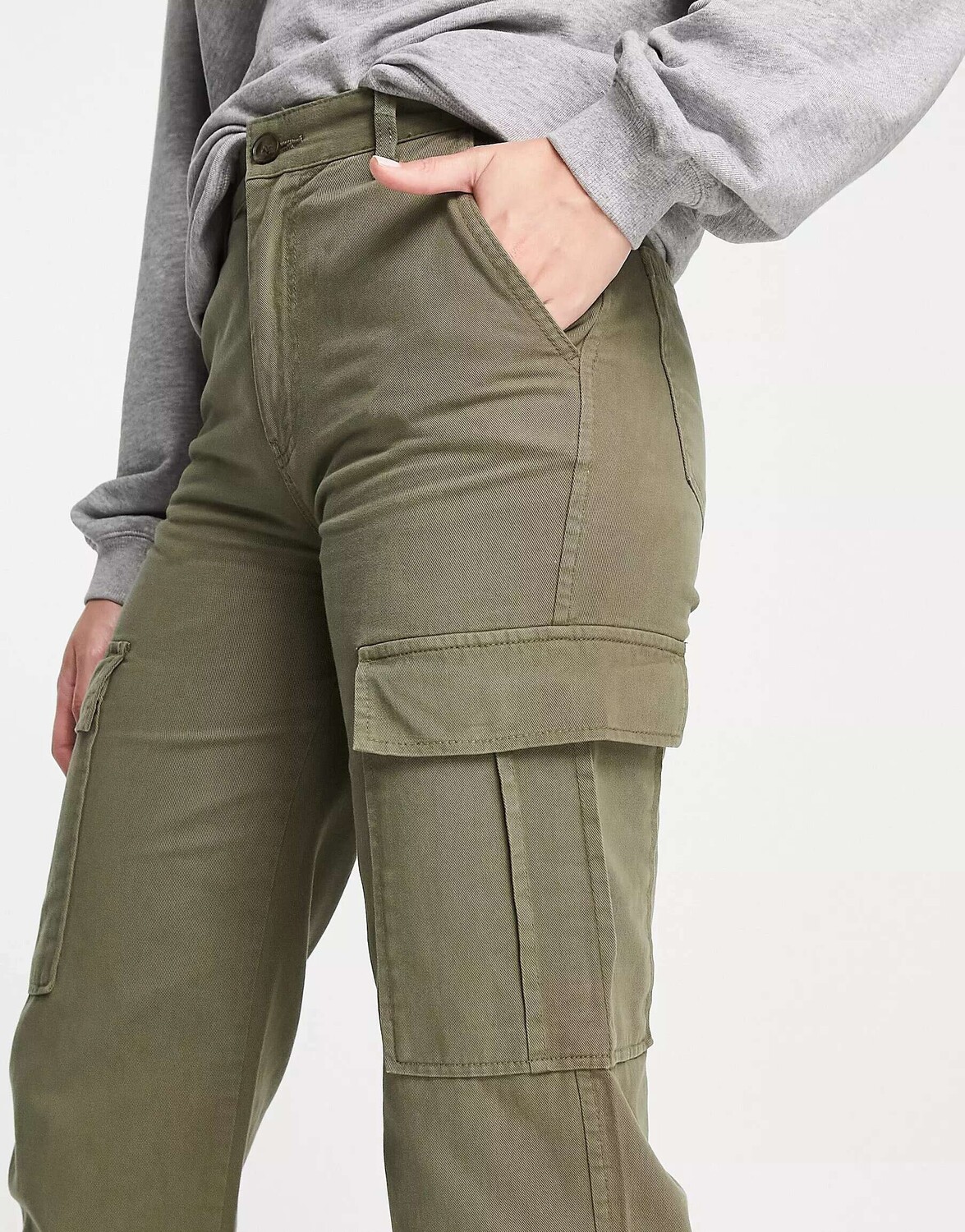 

Прямые брюки карго Stradivarius Tall цвета хаки
