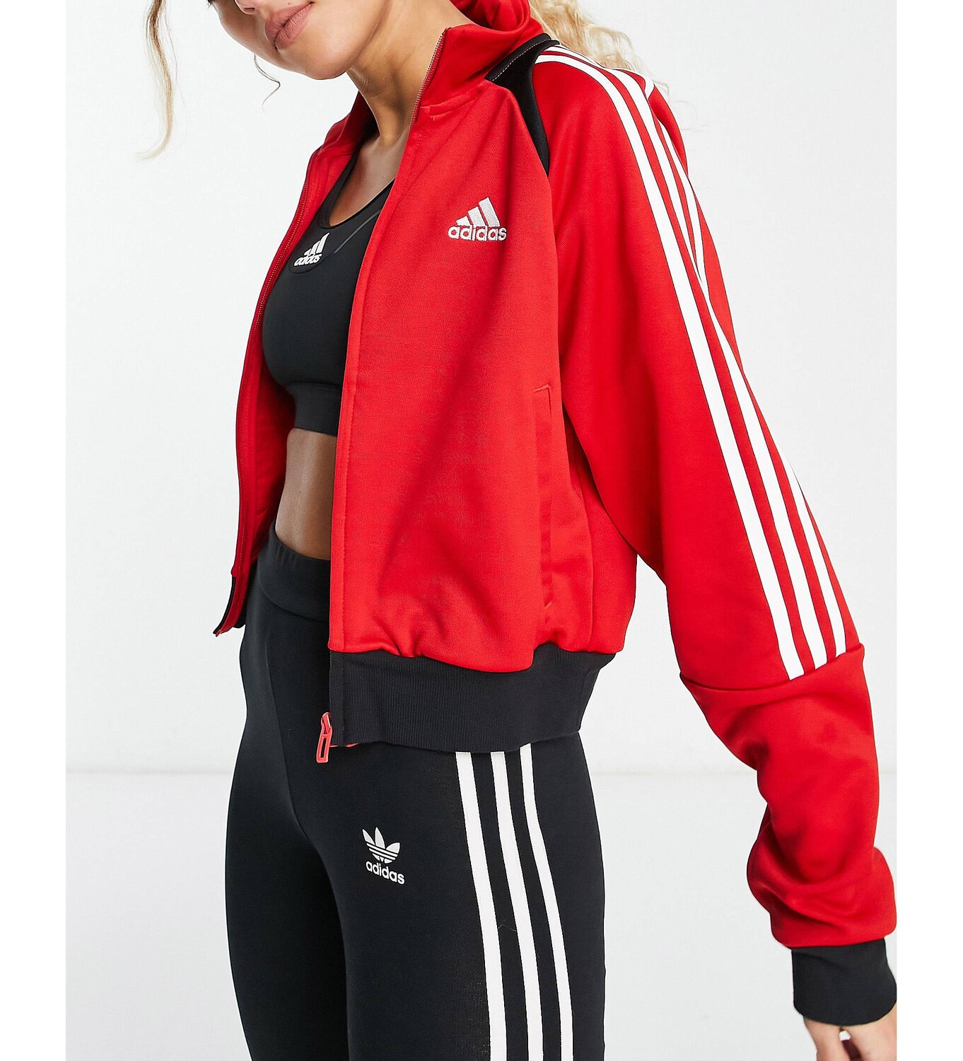 

Красная спортивная куртка adidas Sportswear Tiro adidas performance