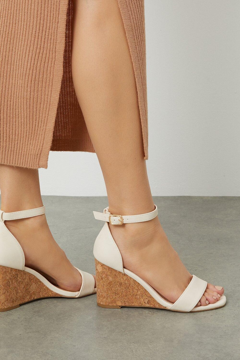 

Широкие туфли на танкетке Rocco Barely There Dorothy Perkins, белый