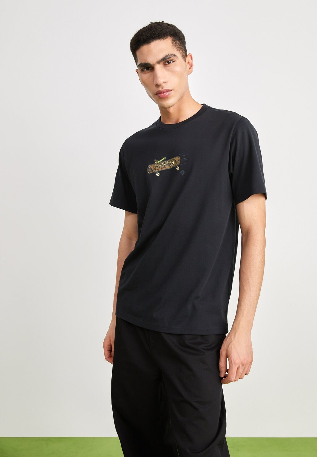 

Футболка с принтом ФУТБОЛКА ELEVATED LOGO GRAPHIC TEE UNISEX Converse, черная