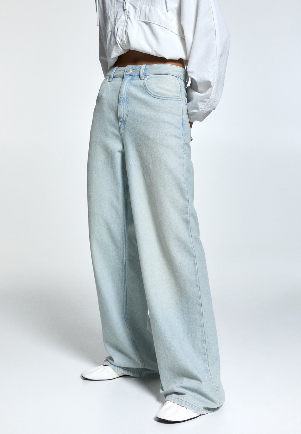 

Расклешенные джинсы MID-RISE WIDE PULL&BEAR, цвет light blue denim