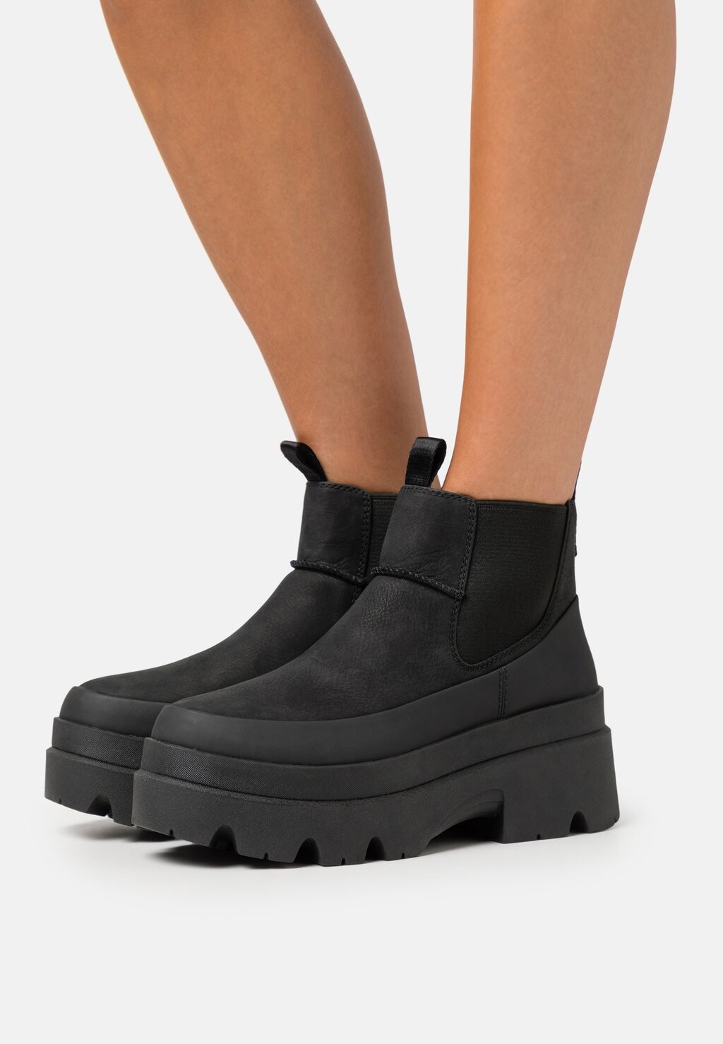 

Ботинки на платформе UGG BRISBANE CHELSEA, черный