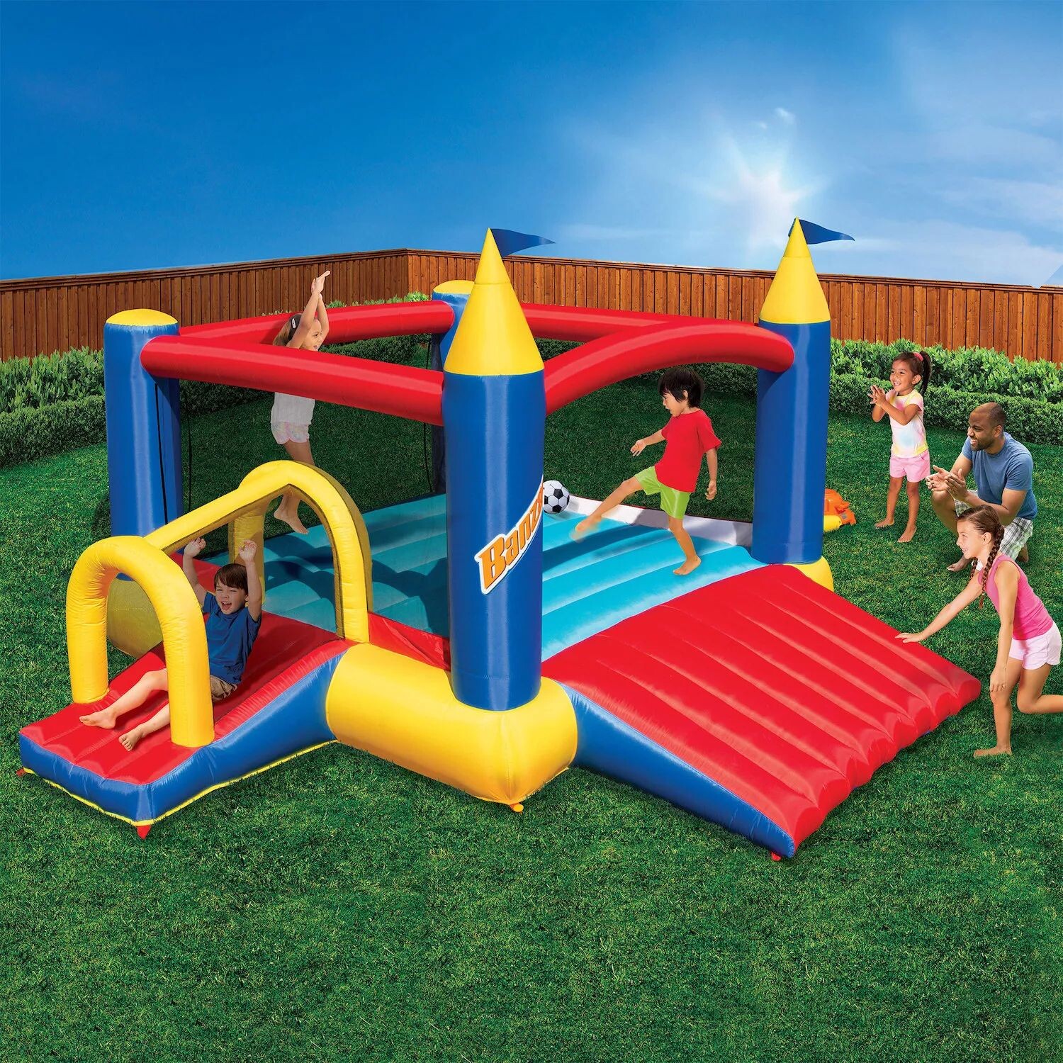 

Banzai Slide N Fun надувной домик с горкой и прыжками с футбольной сеткой и мячом Banzai