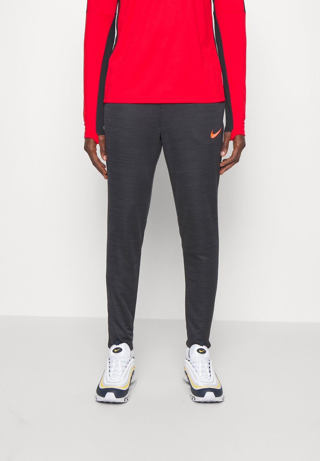 

Спортивные брюки MAT Nike, schwarzrot