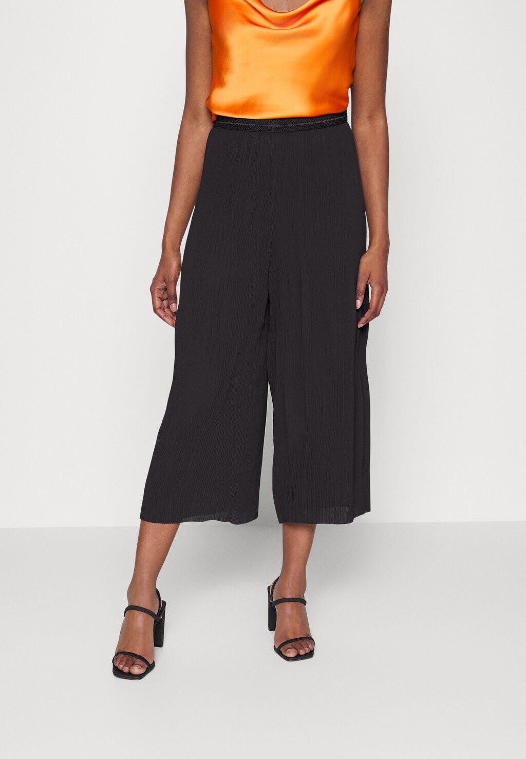 

Брюки ONLY, черный Onlmarin Plisse Culotte, черный