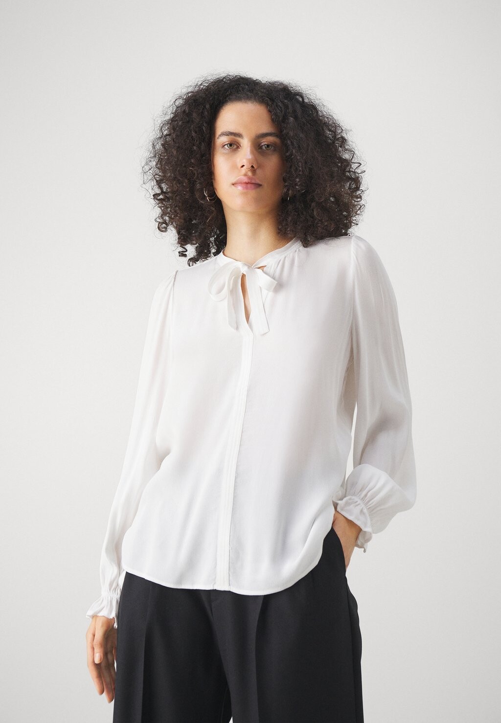 

Блузка LILLIBFIORI BLOUSE Bruuns Bazaar, белый