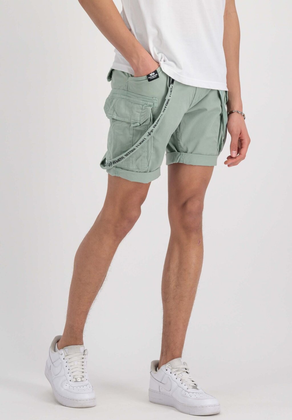 

Шорты Utility Alpha Industries, цвет dusty green