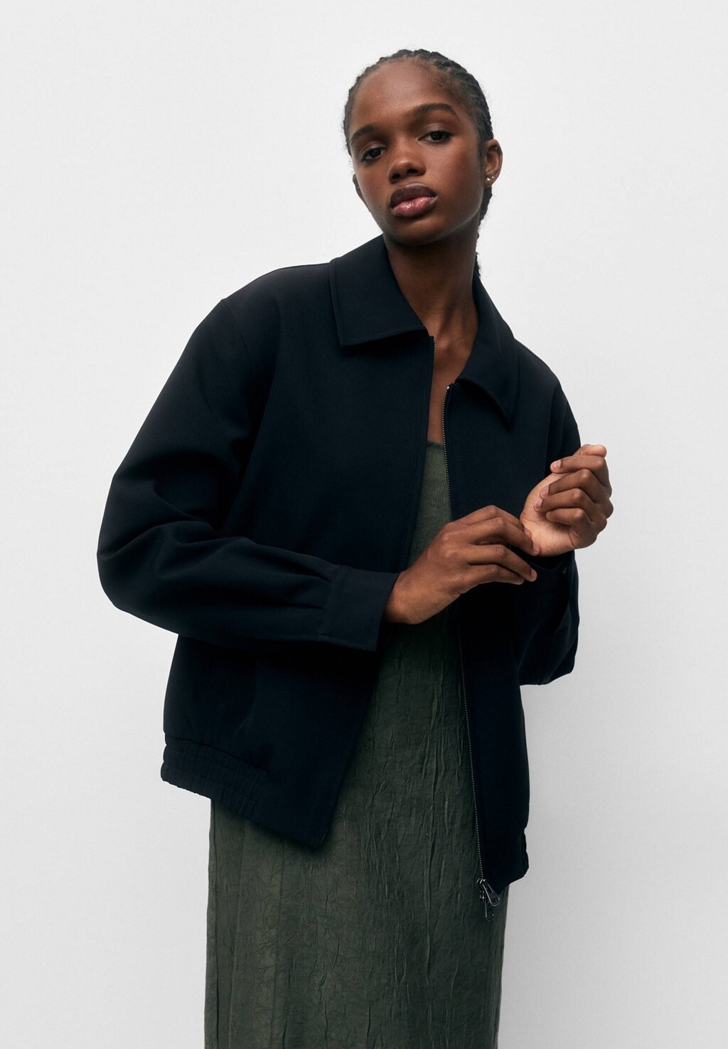 

Легкая куртка PULL&BEAR