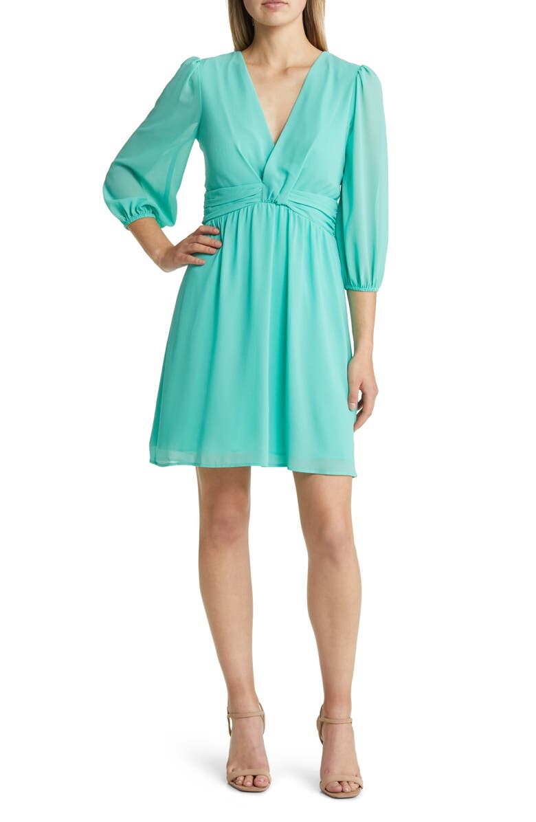 

Шифоновое облегающее и расклешенное платье VINCE CAMUTO
