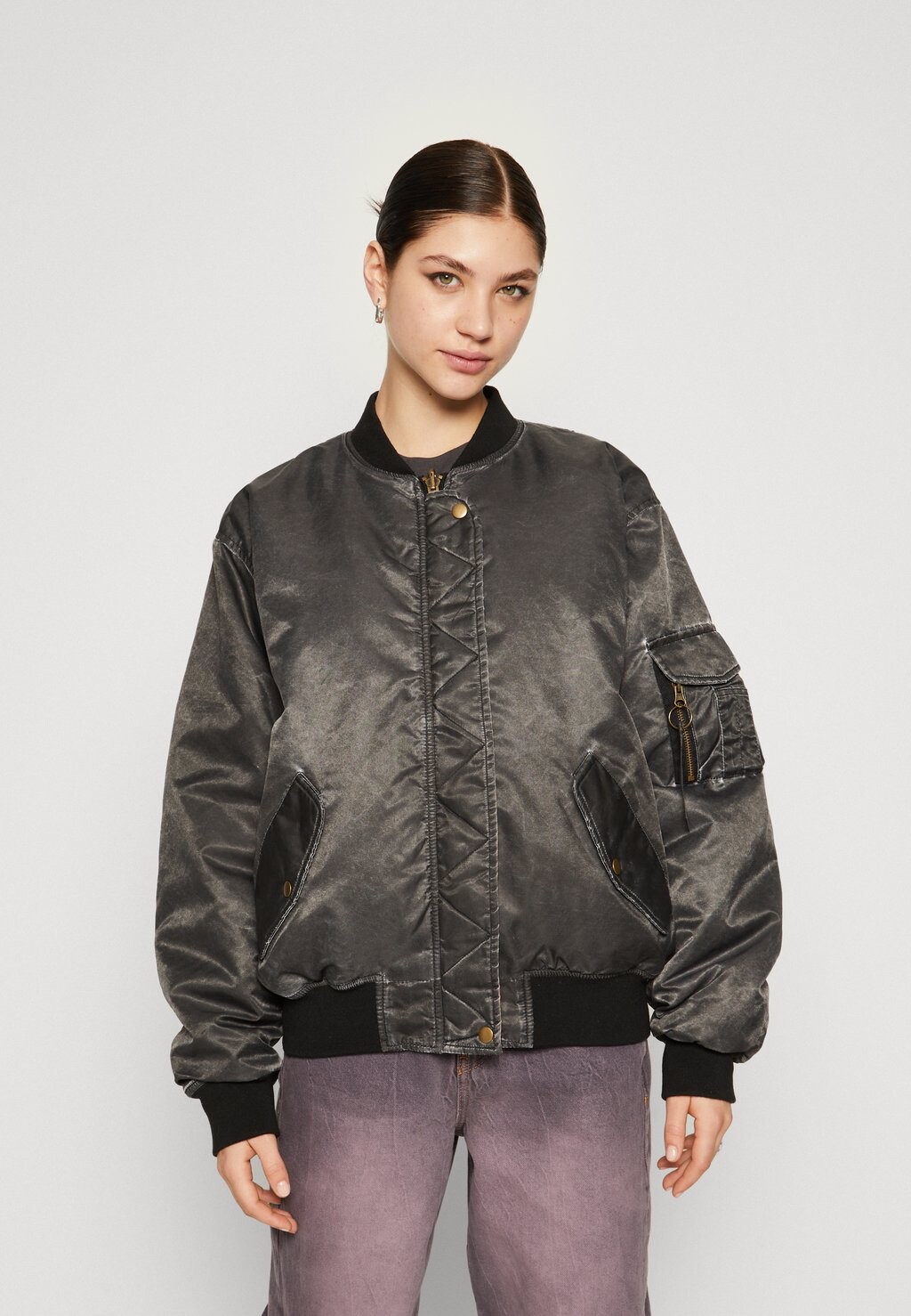 

Бомбер Chaquetas BDG Urban Outfitters OVERSIZED, цвет washed black
