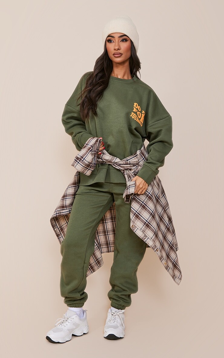 

PrettyLittleThing Спортивные штаны Do It For Yourself Petite Forest Green
