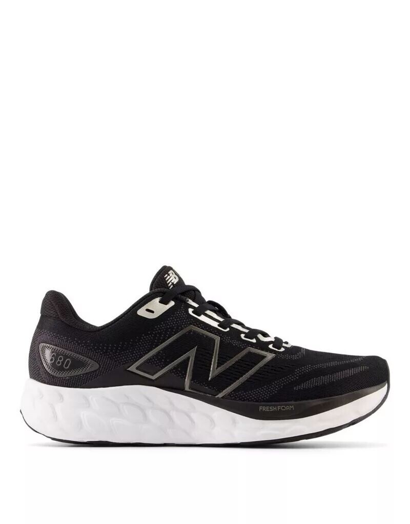 

Черные кроссовки New Balance Fresh Foam 680 v8