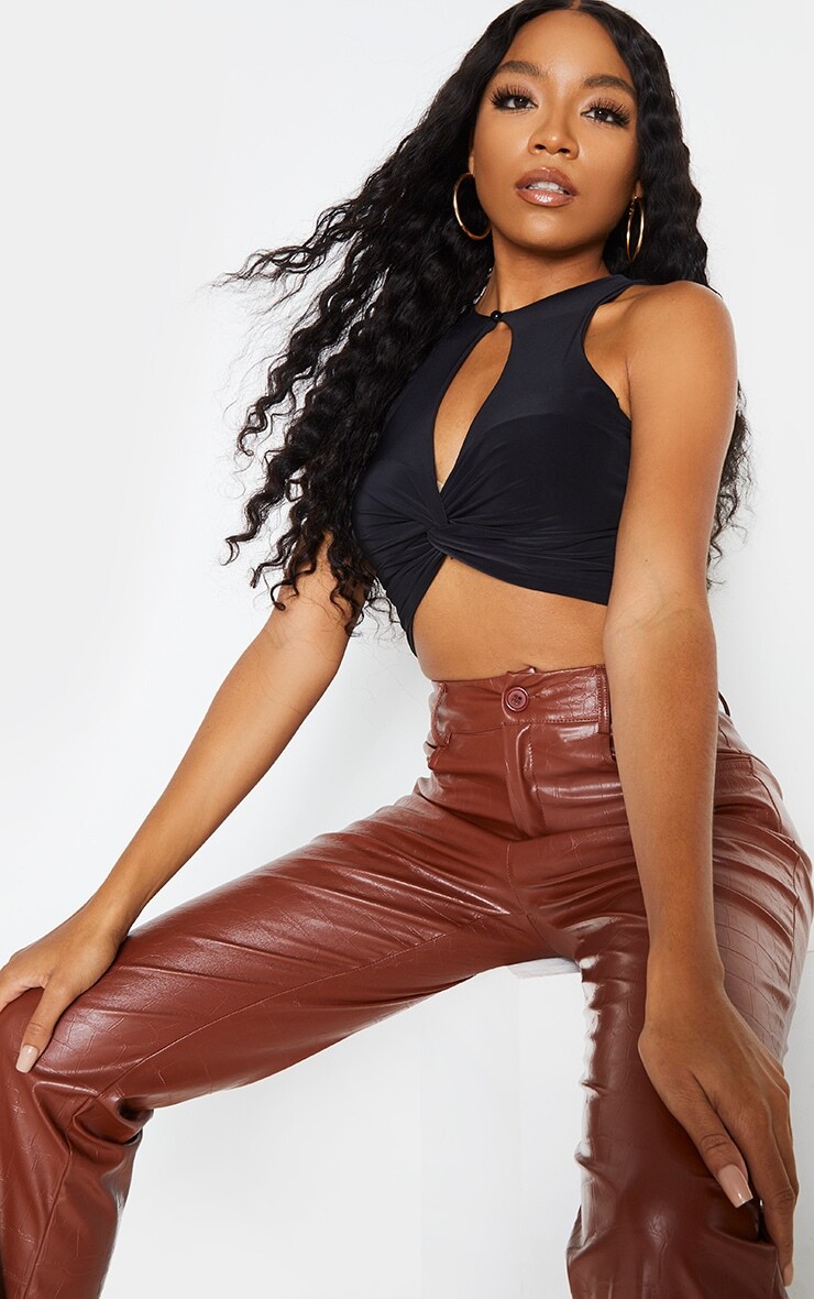 

PrettyLittleThing Черный укороченный топ с замочной скважиной и облегающим крестом спереди