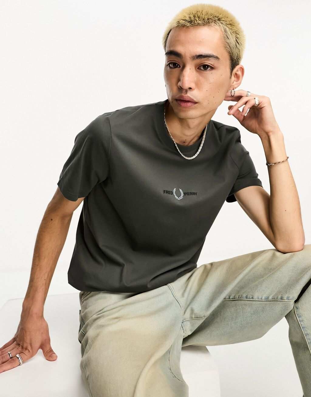 

Зеленая футболка хаки с вышивкой Fred Perry, Зеленый