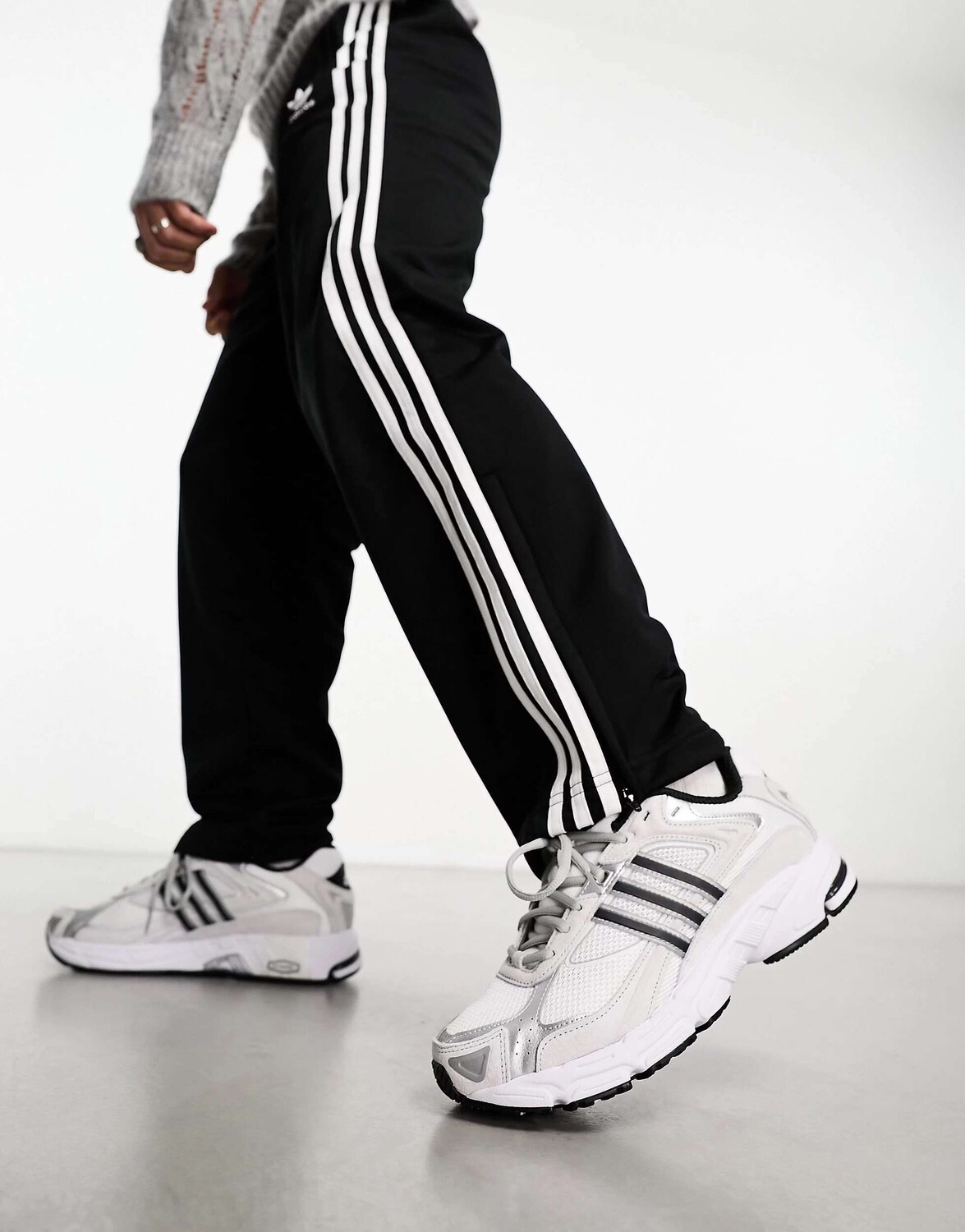 

Кроссовки adidas Originals Response CL в будущем белом/черном цвете