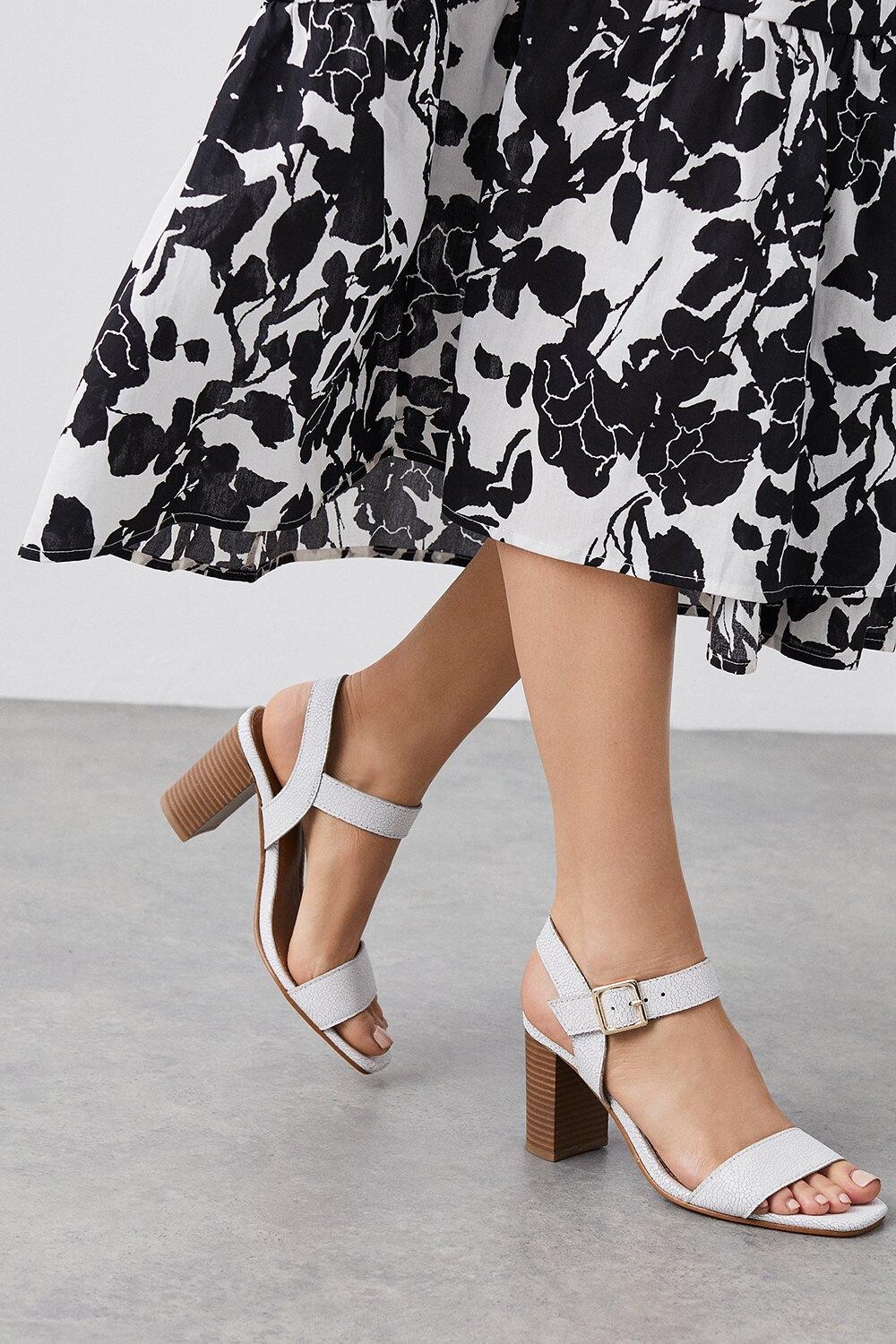 

Принципы: кожаные босоножки Dani на каблуке из двух частей Dorothy Perkins, белый