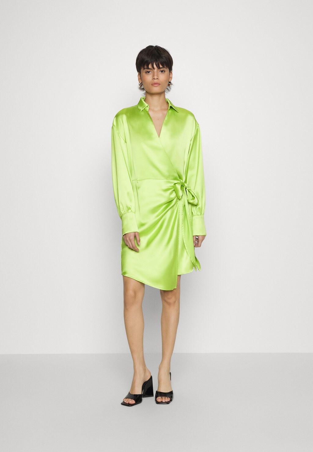 

Коктейльное платье Gina Tricot
