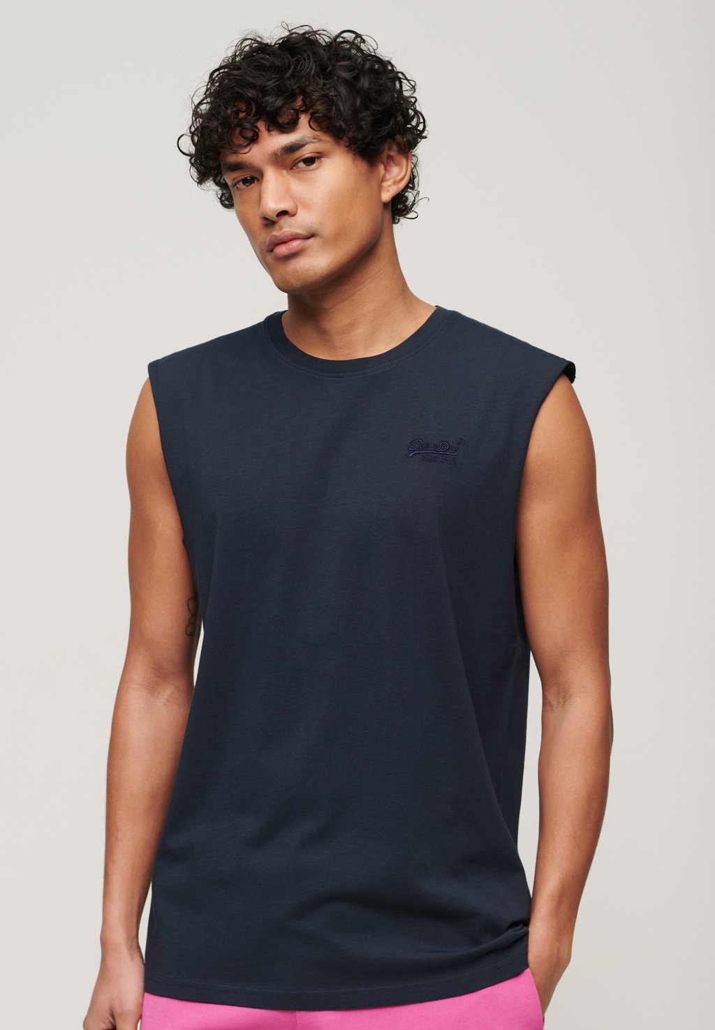 

Топ ESSENTIAL LOGO Superdry, цвет eclipse navy