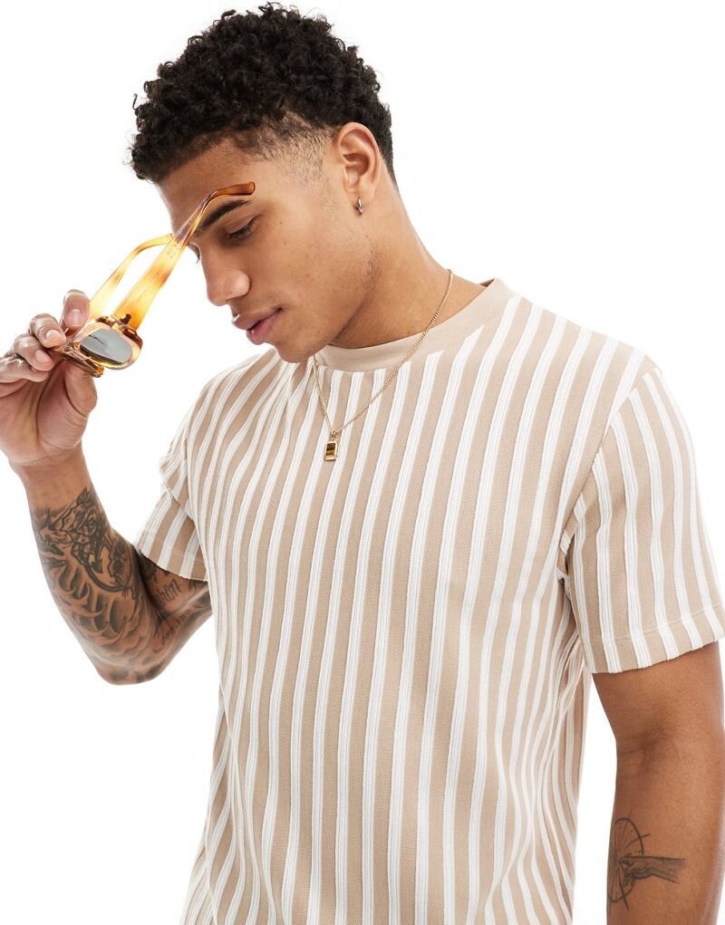 

Бежевая футболка с фактурными полосками ASOS DESIGN
