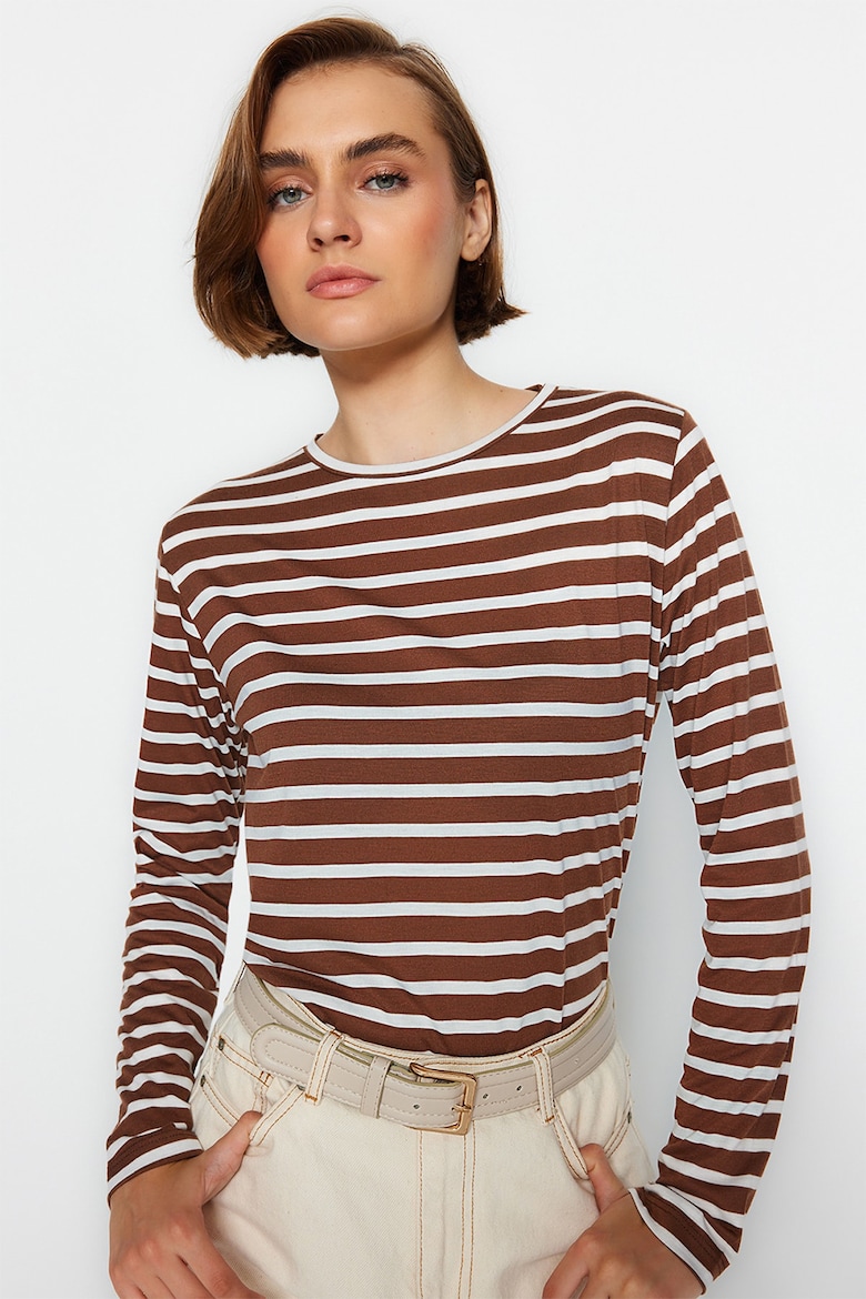 Полосатая трикотажная блузка с овальным вырезом Trendyol, коричневый