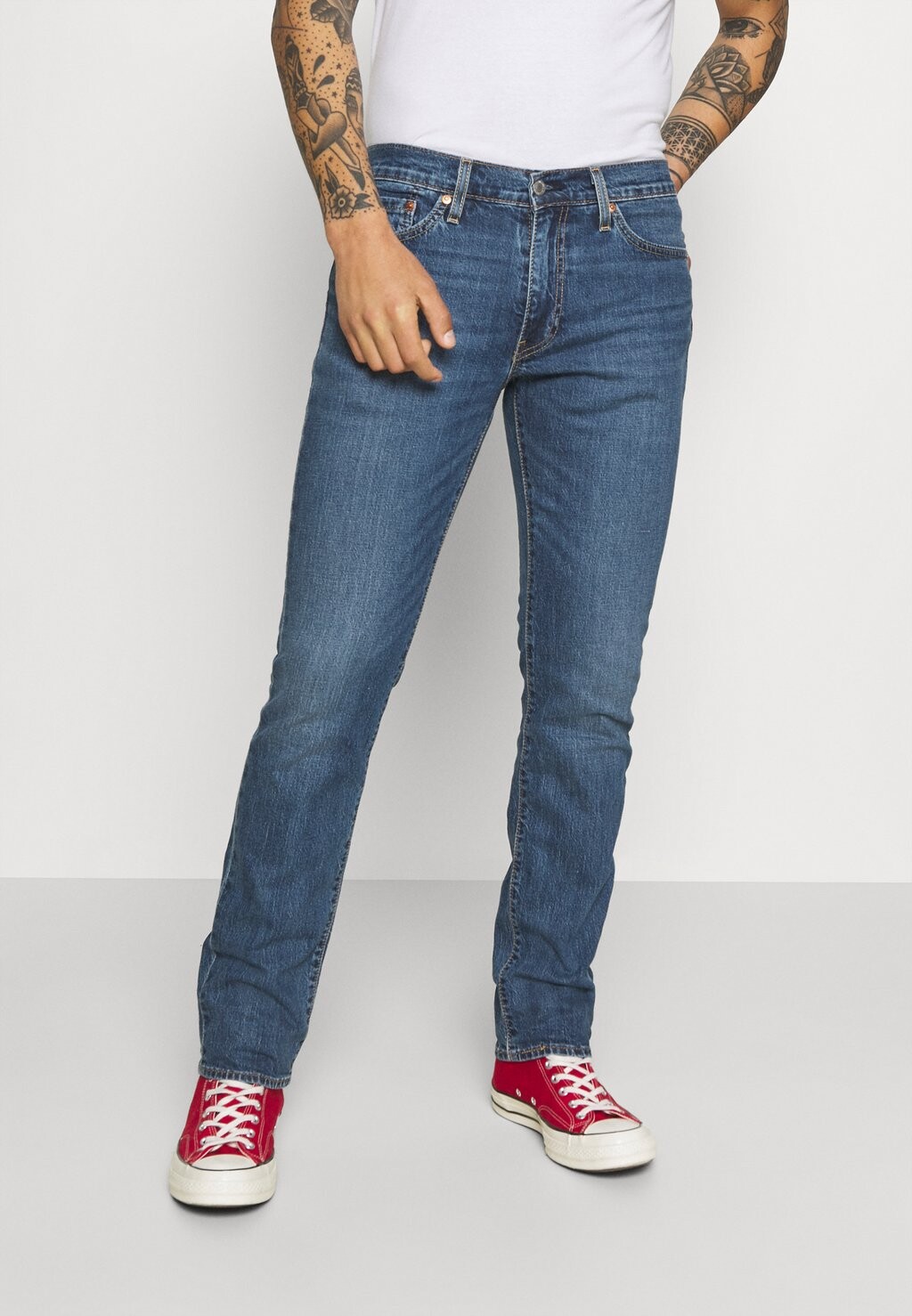 

Джинсы облегающего кроя Levi's