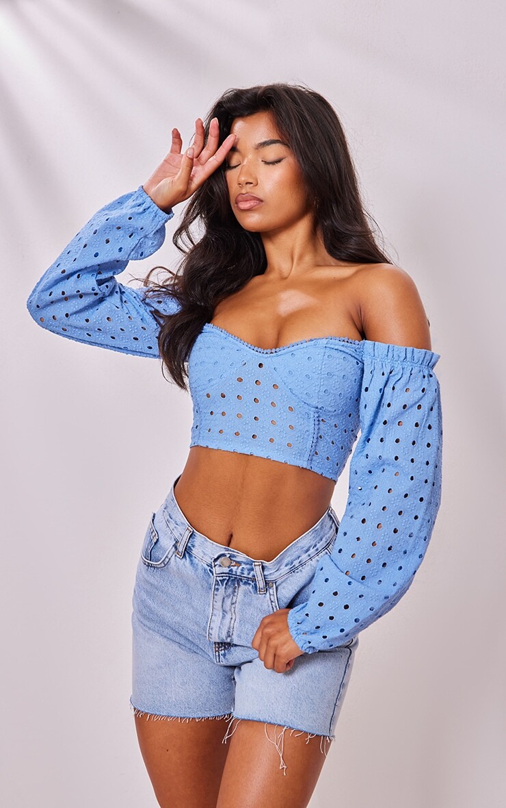 

PrettyLittleThing Синий укороченный топ с открытыми плечами и пышными рукавами Broderie