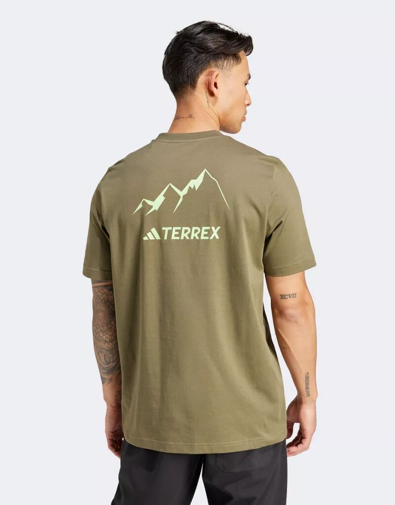 

Зеленая футболка adidas Terrex Graphic MTN 2.0