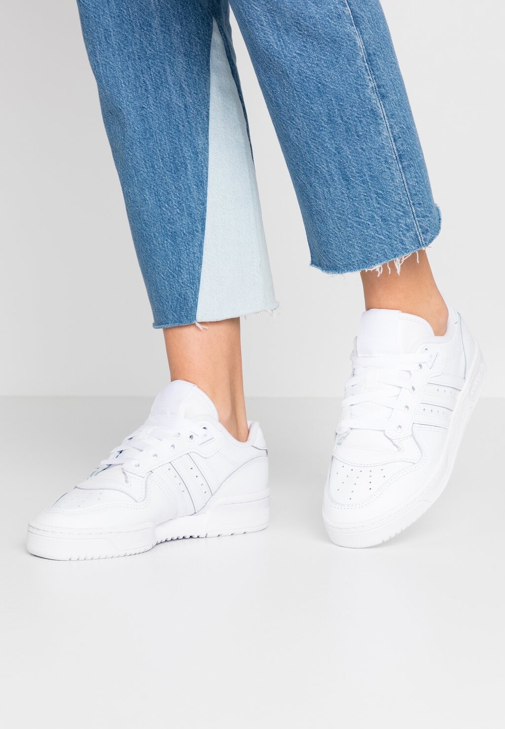 

Кроссовки adidas Originals