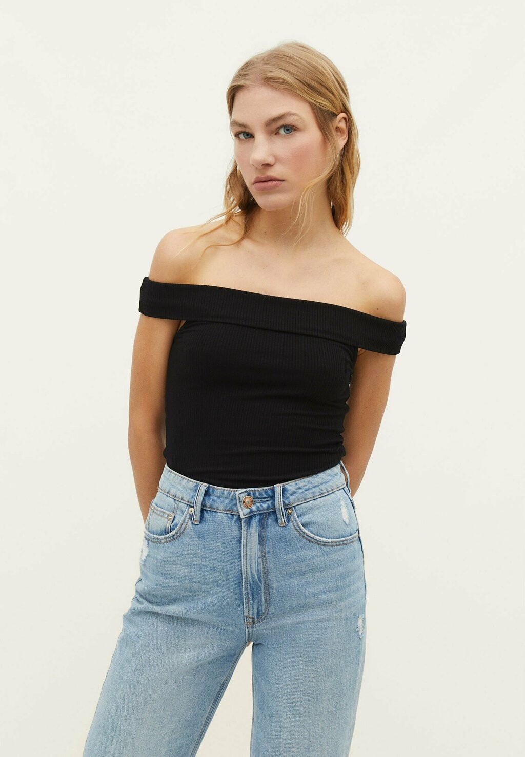 

Базовая футболка Stradivarius, черный