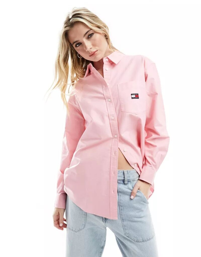 

Розовая рубашка бойфренда с нашивками Tommy Jeans