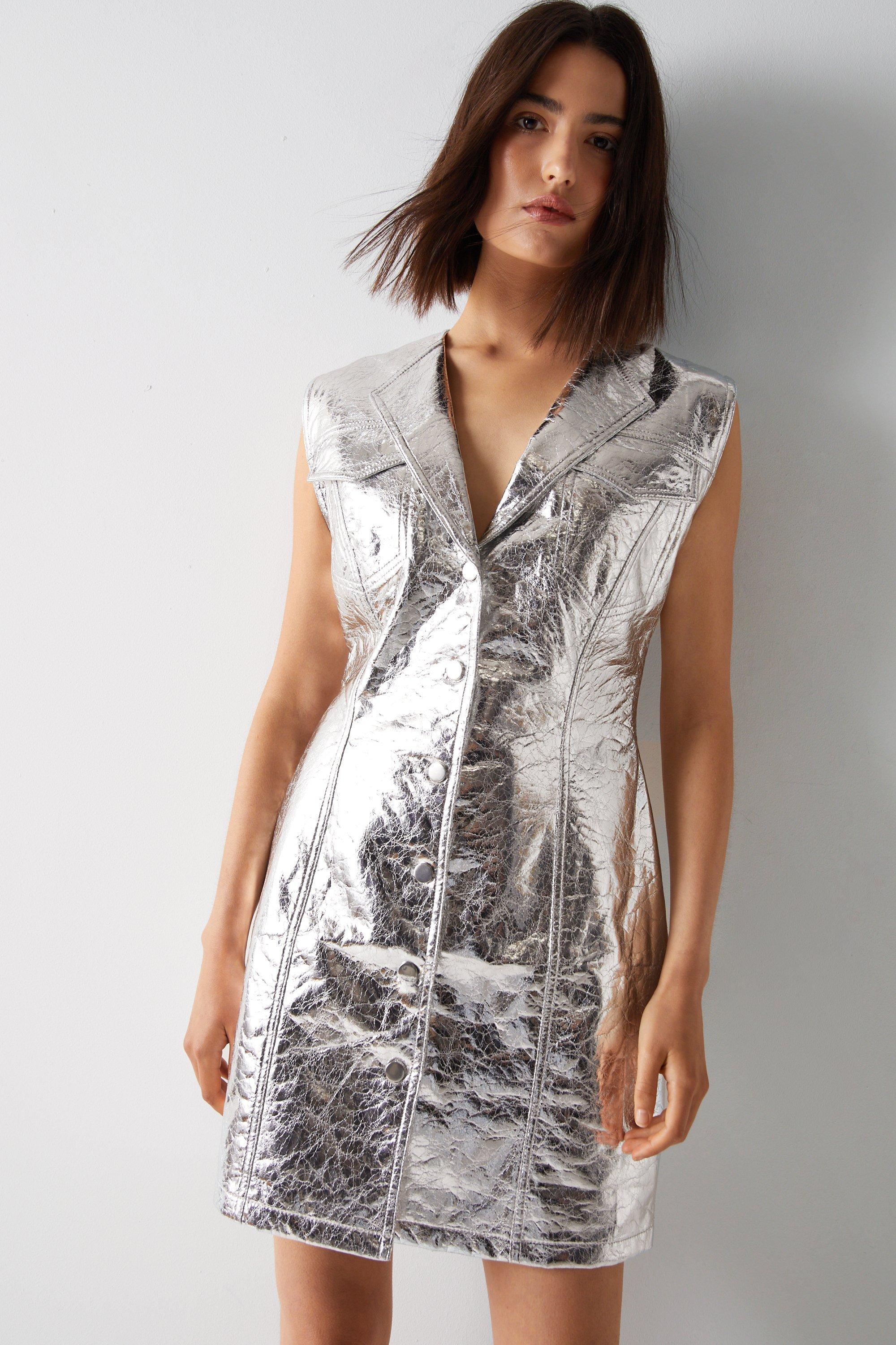 цена Мини-платье из искусственной кожи с эффектом металлик и кракле Warehouse, серебро