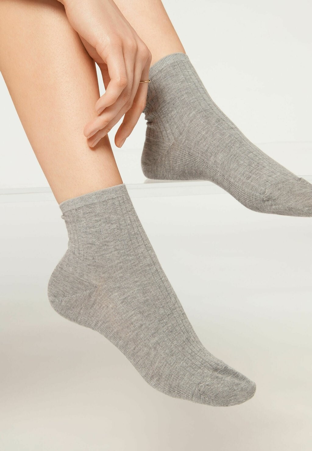 

Носки RIBBED Calzedonia, пестрый серый