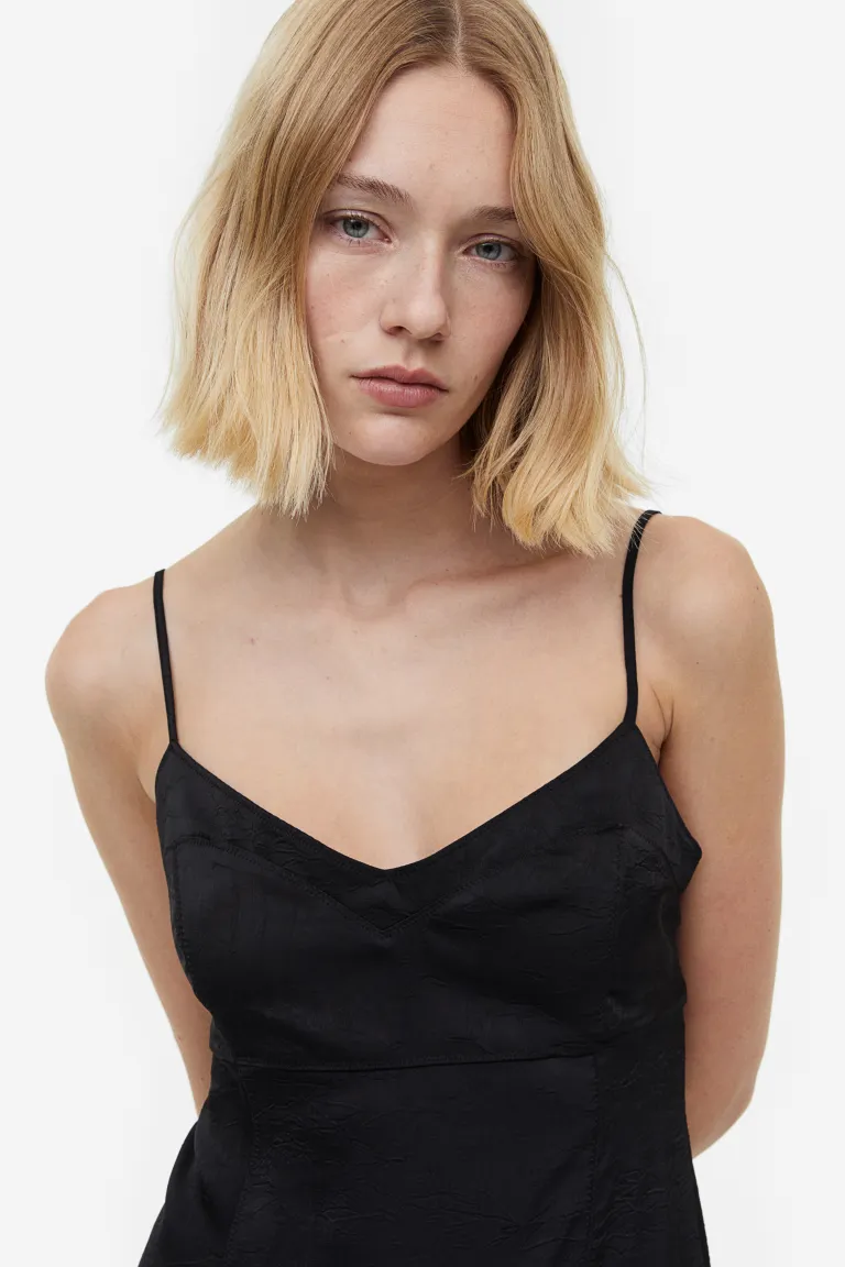 цена Платье с открытой спиной H&M, черный