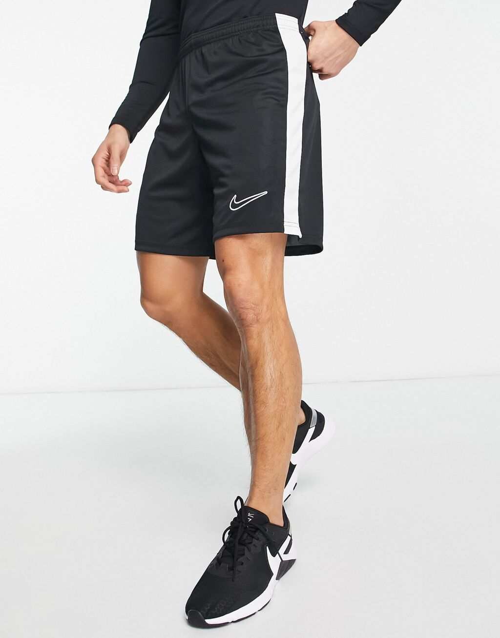 

Черные шорты со вставками Nike Football Academy Dri-FIT