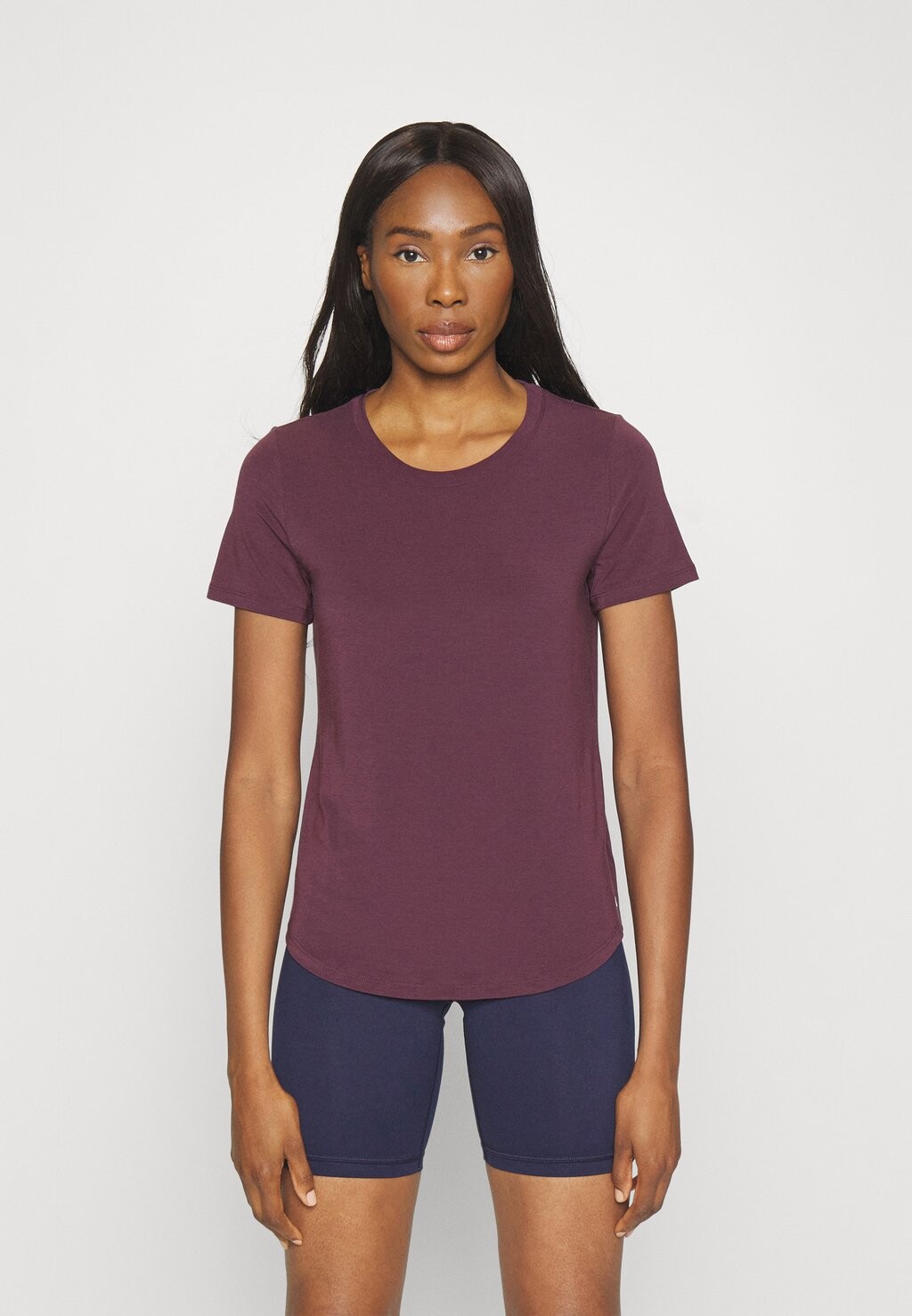 

Базовая футболка GAP, фиолетовый
