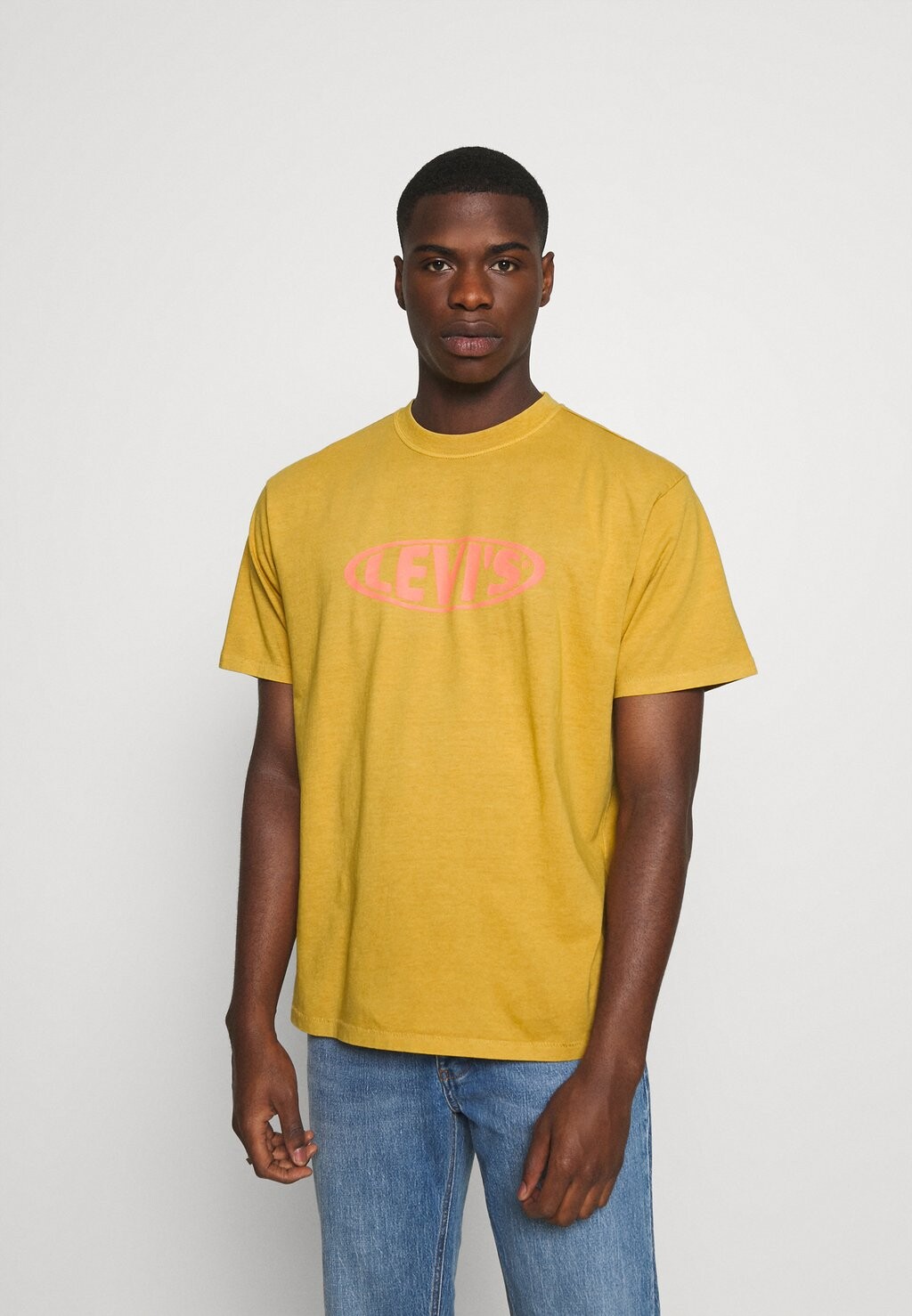 

Футболка с принтом Levi's, желтый