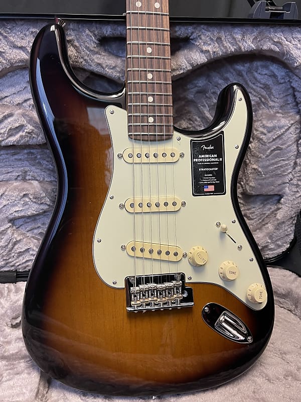 цена Электрогитара Fender 70th anniversary Stratocaster 2023 - 2-tone burst
