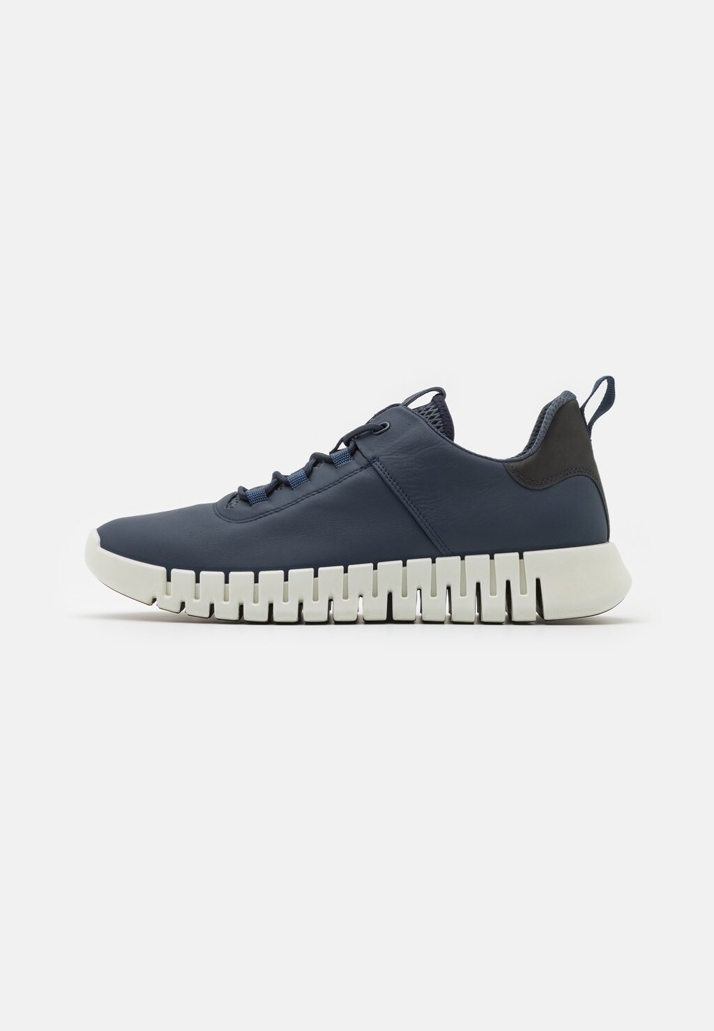 

Кроссовки ECCO