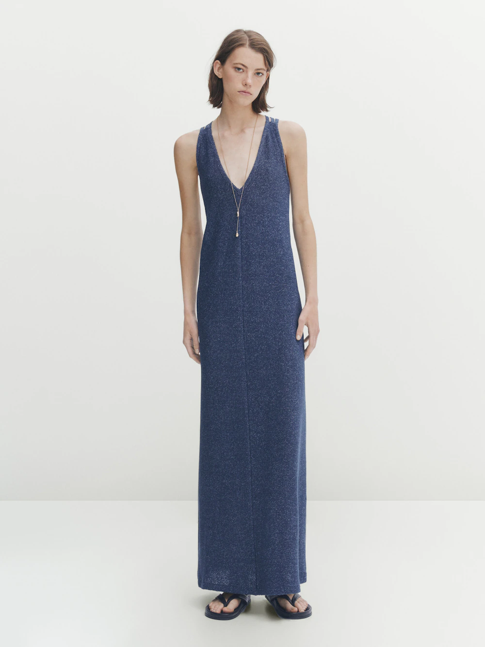 

Длинное платье с перекрестными бремяками на спине Massimo Dutti