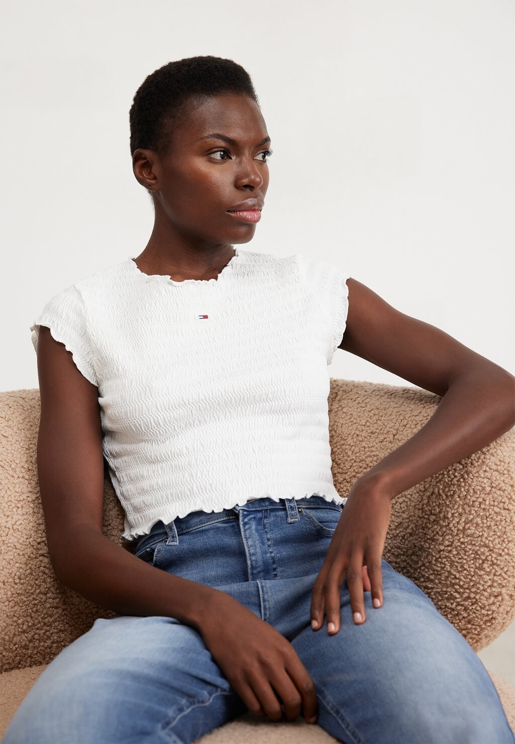 

Базовая футболка Slim Smock Tee Tommy Jeans, белый