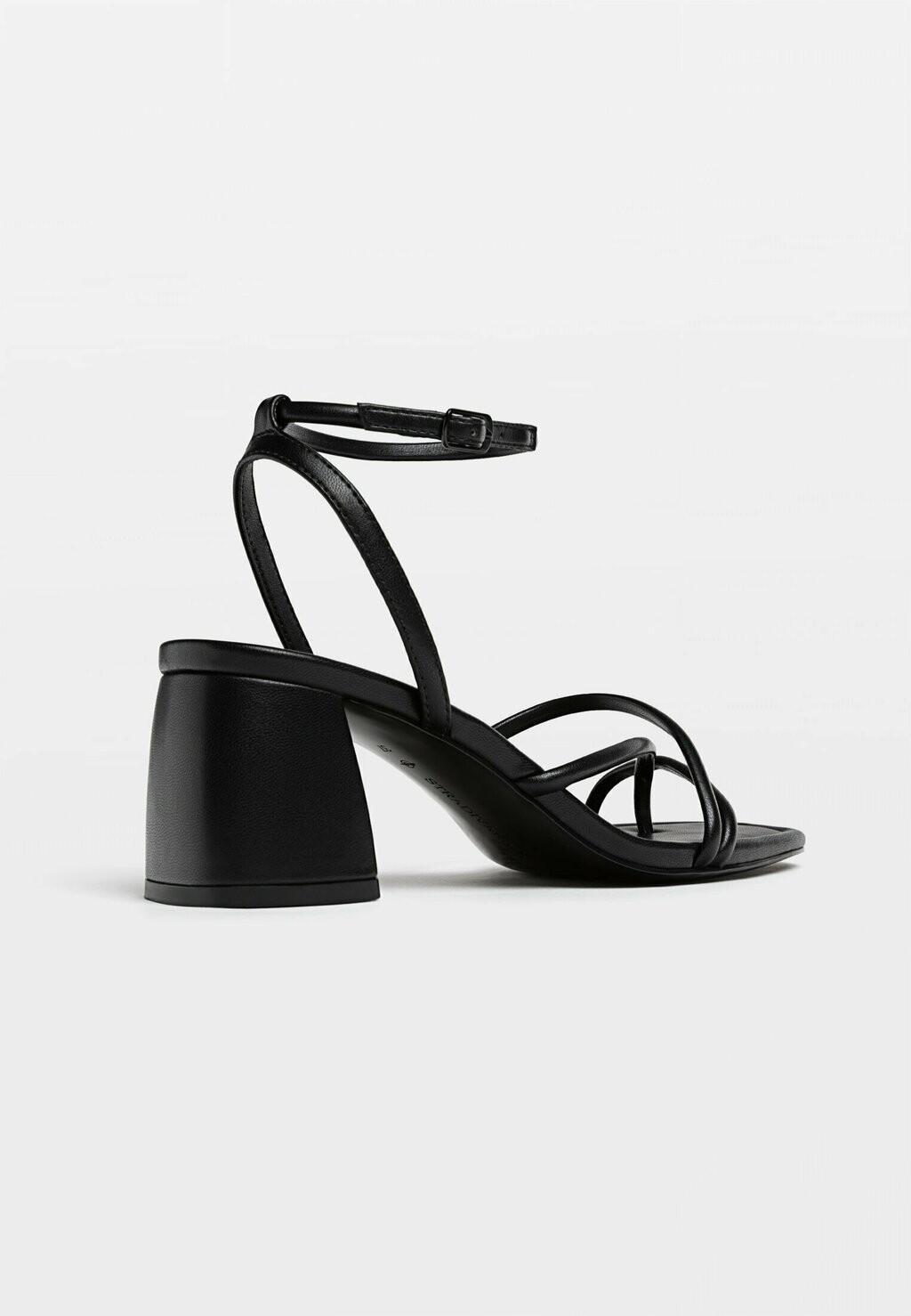 

Сандалии Multi-Strap Stradivarius, черный