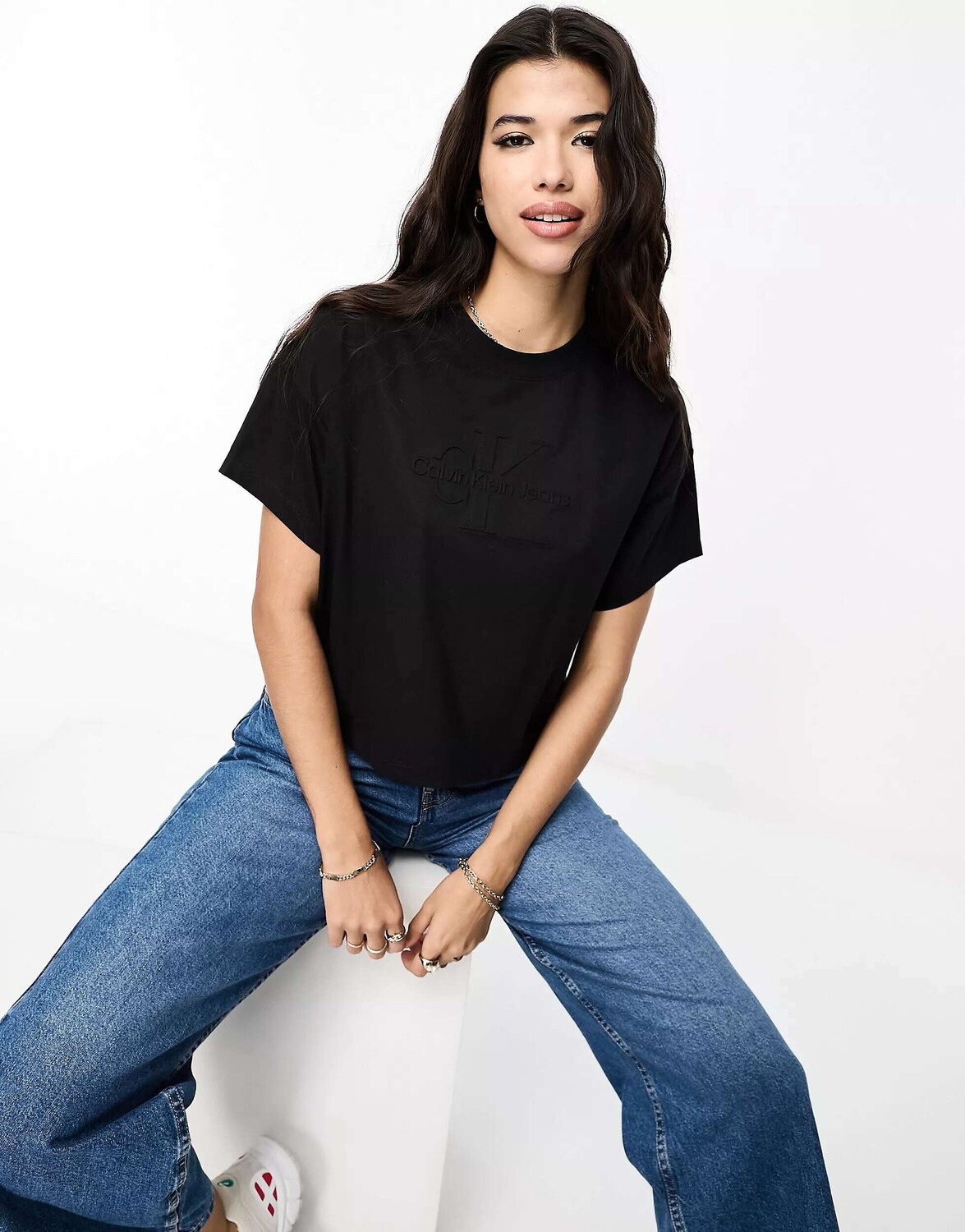 

Черная футболка с тисненым логотипом Calvin Klein Jeans, Черный