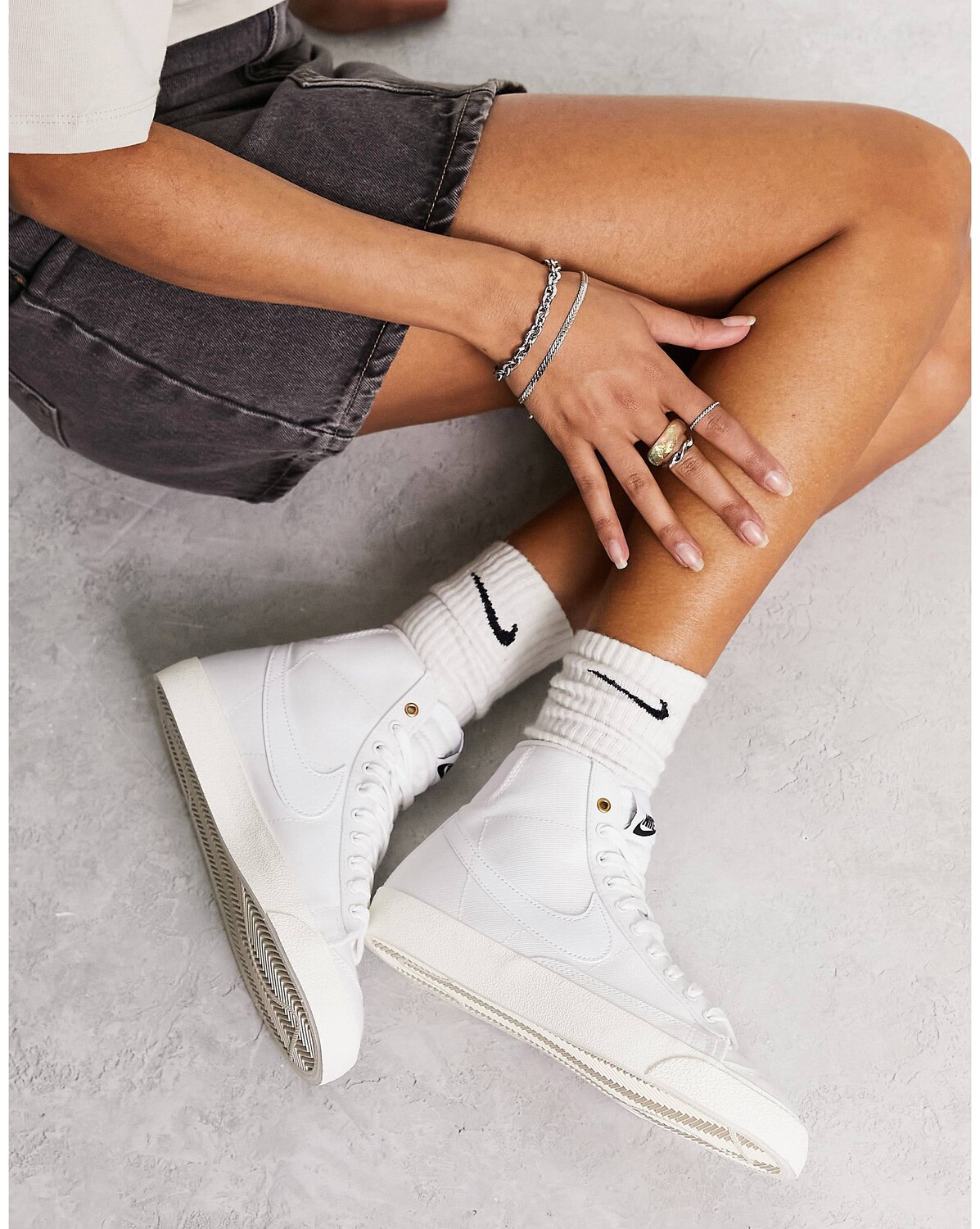 

Белые парусиновые кроссовки Nike Blazer средней длины, Белый