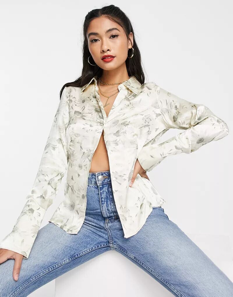 

Приталенная рубашка Topshop с черно-белым принтом в виде ромашек