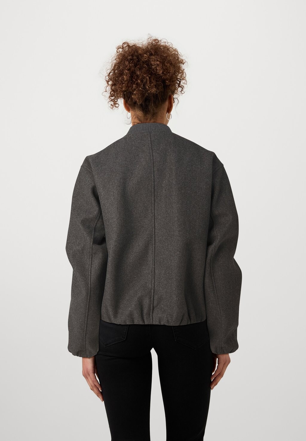 

Куртка-бомбер VMPOPBELLA JACKET Vero Moda, крапчатый темно-серый
