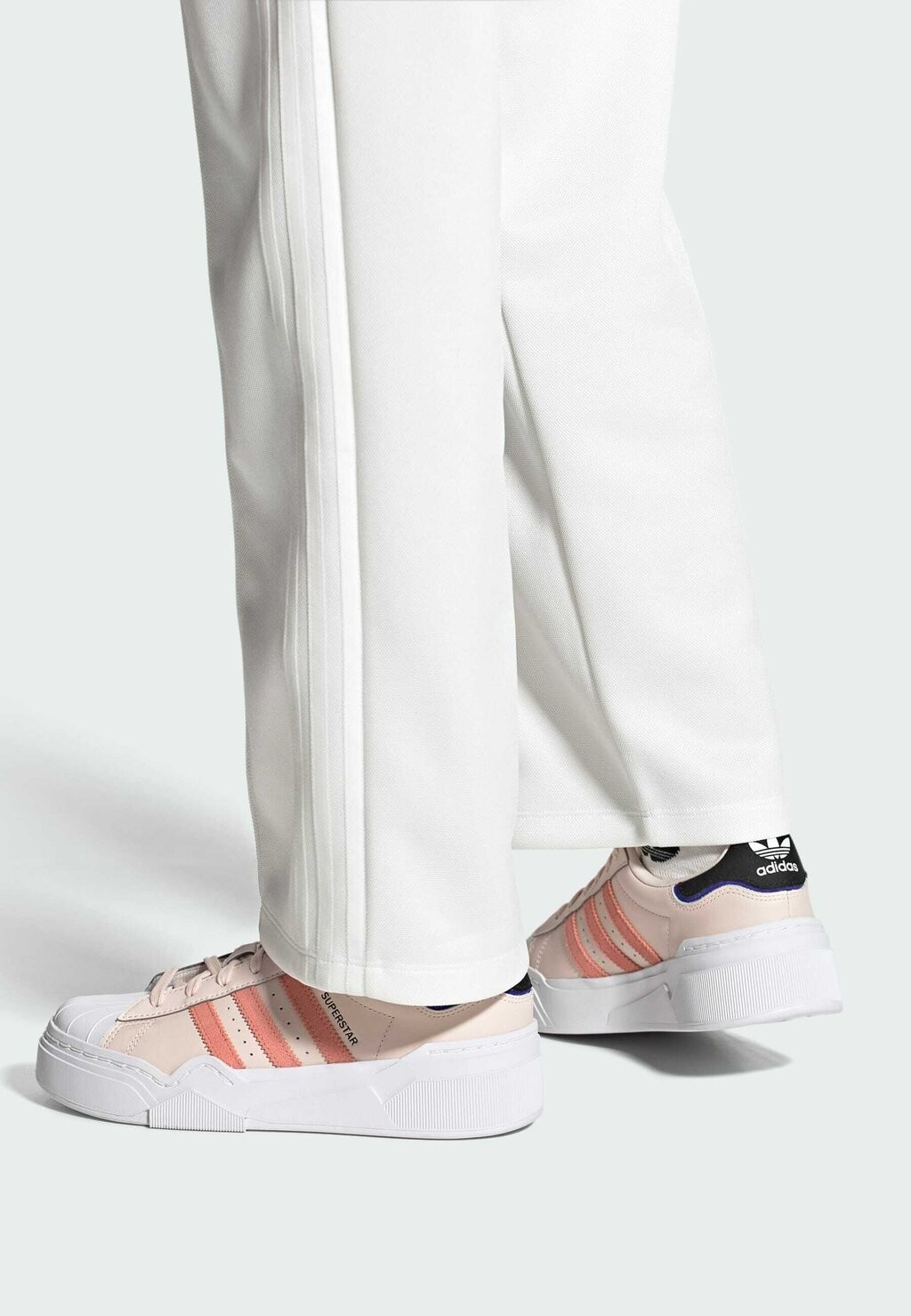 

Кроссовки adidas Originals SUPERSTAR BONEGA, цвет quartz clay black