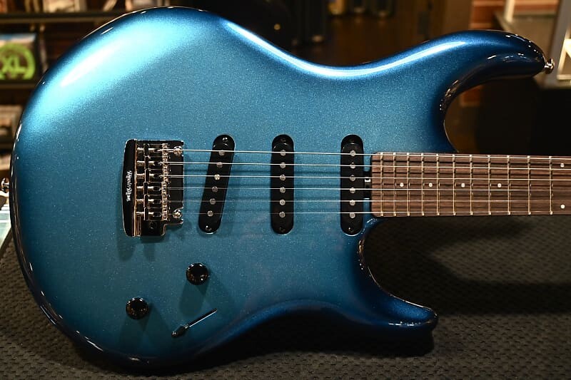 

Электрогитара Ernie Ball Music Man Luke 4 SSS - Blue Diesel #4659