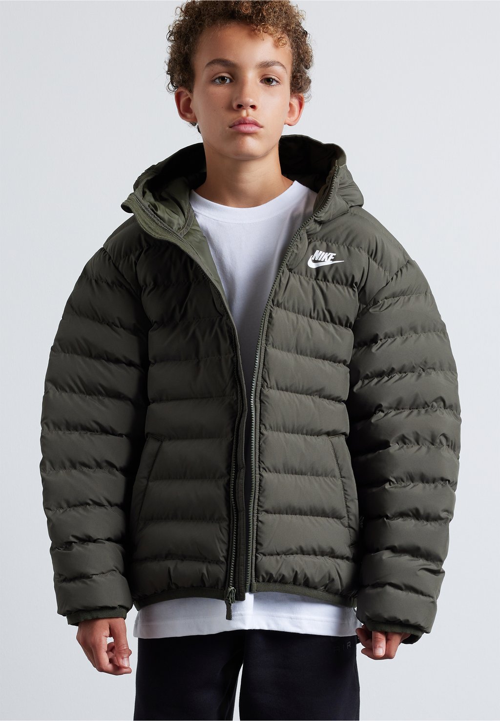 Зимняя куртка Nike Sportswear, цвет cargo khaki/white цена и фото
