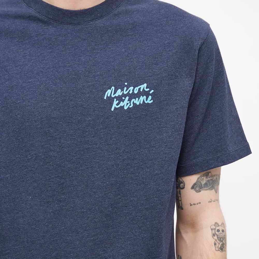 Maison Kitsune Футболка с мини-логотипом и рукописным текстом, синий